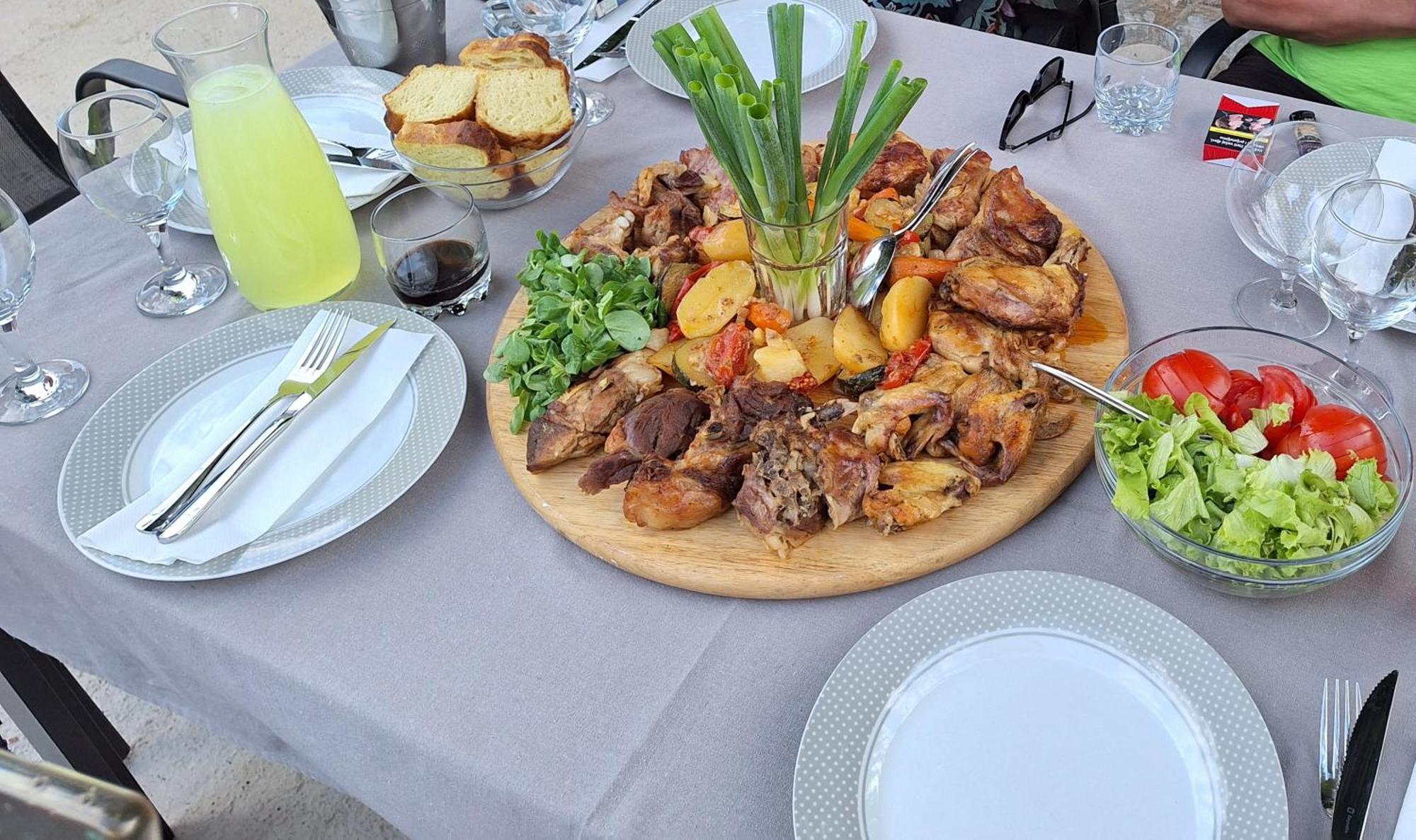Mare Bed and Breakfast Vrlika Buitenkant foto