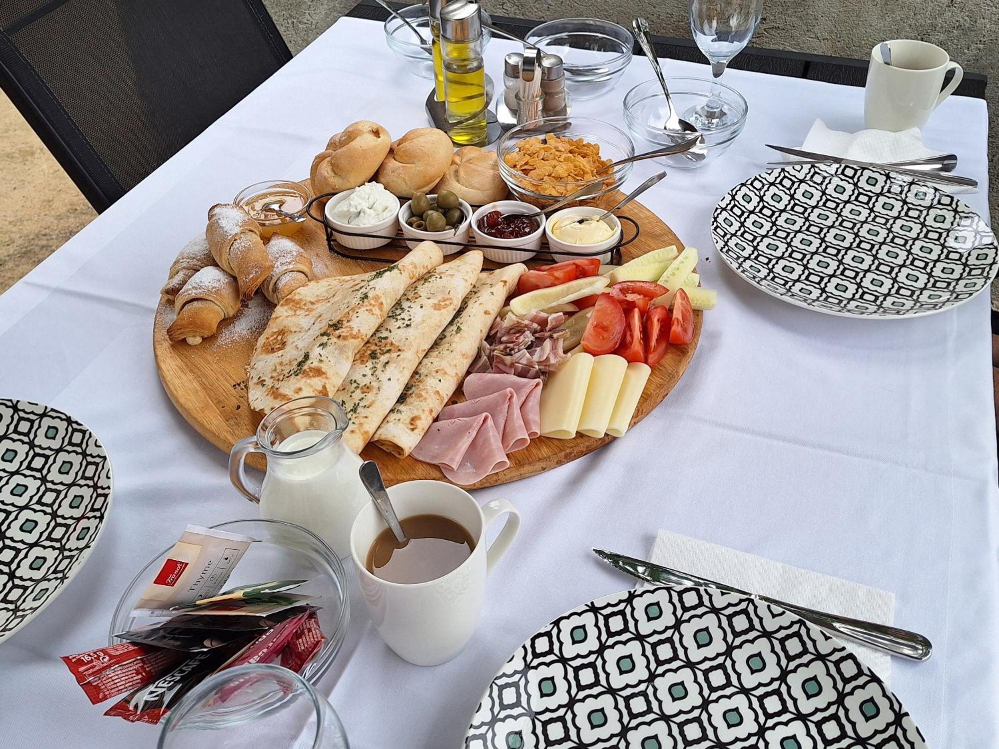 Mare Bed and Breakfast Vrlika Buitenkant foto